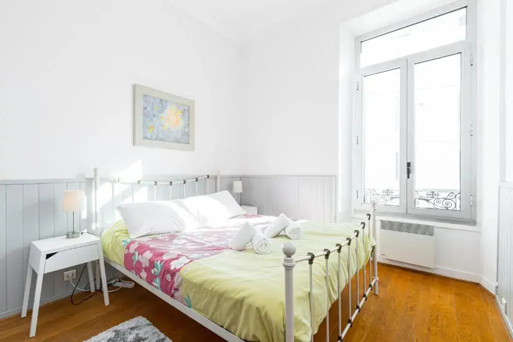 Bourgeois 3 bdrs & Large Terrace - 5mn from le Palaisdowtown