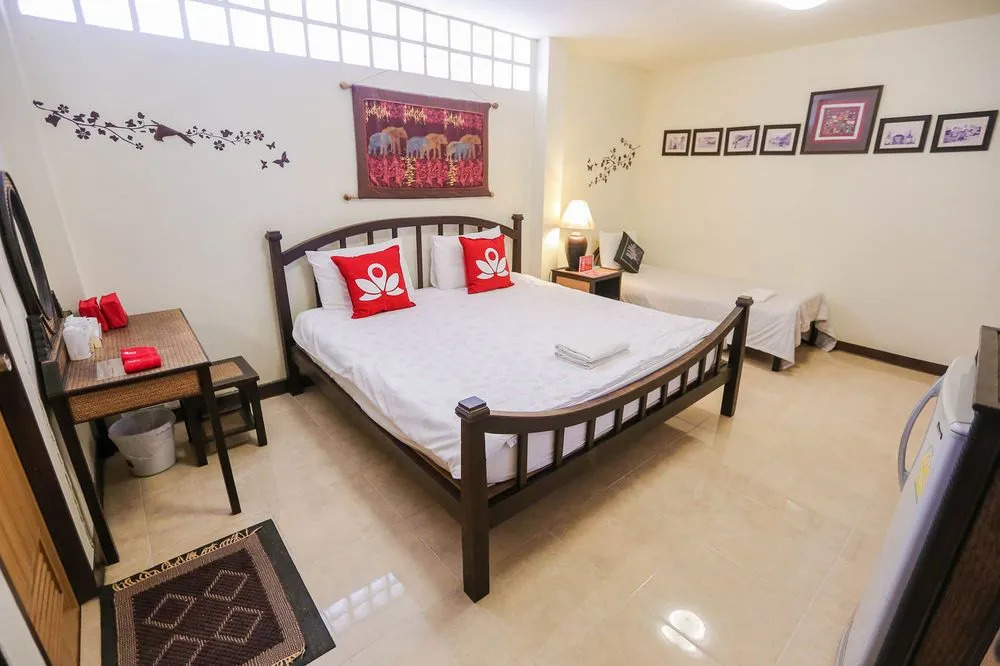 ZEN Rooms Sripoom Soi 1