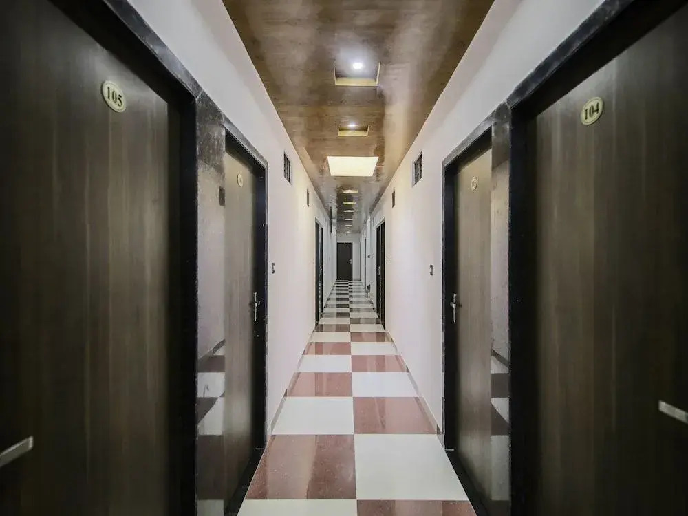 OYO 25084 Hotel Jai Hind