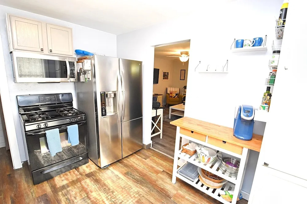 Extra Entertainment Space Just 7 Blocks to ND Campus 54211