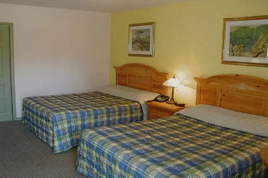 Parkway Motel