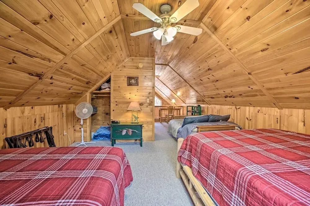 Lakefront Hawks Getaway - Fire Pit & Kayaks!
