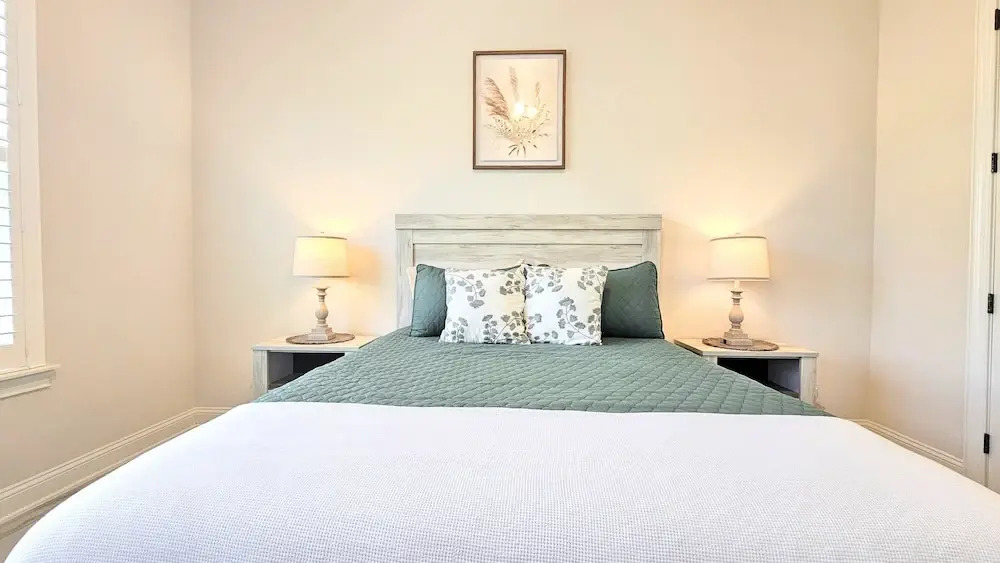 New Custom House! Private, Clean, Safe! Walk to the Beach!