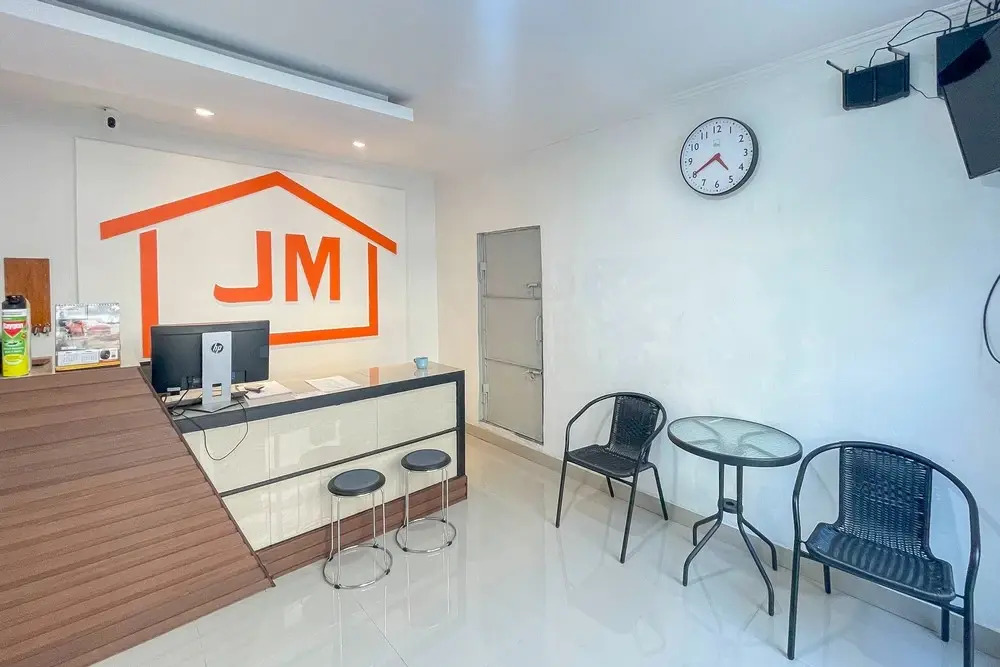 JM Tuparev Mitra RedDoorz