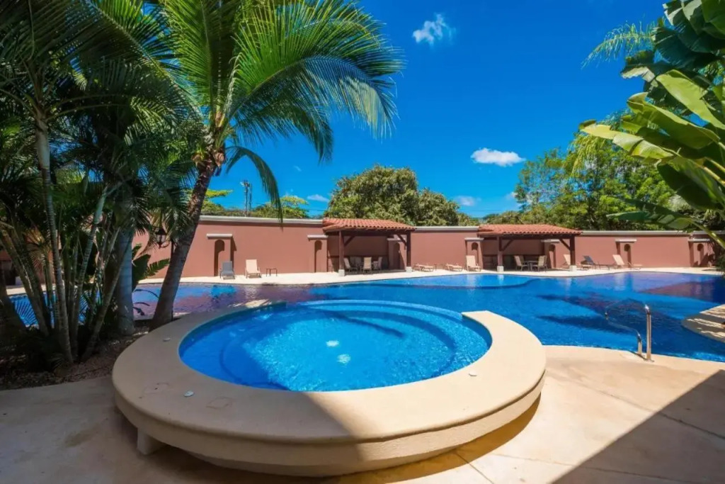 Tropical Luxury 2Bdr condo - Pool view - At the Beach
