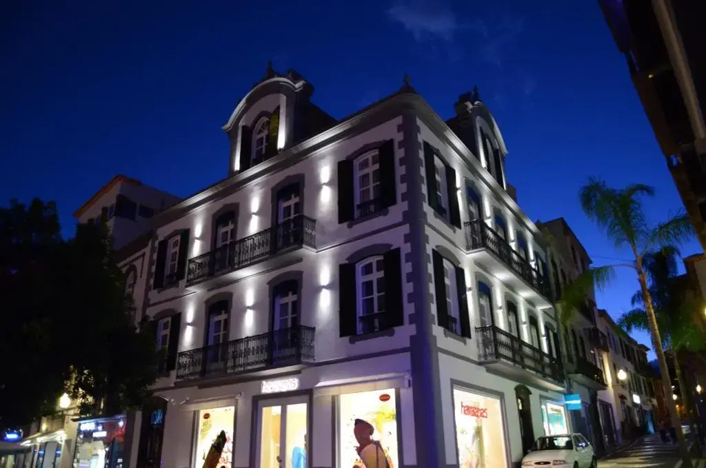 Edificio Charles 102