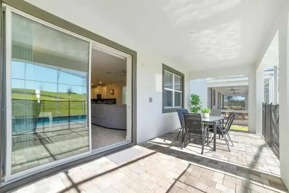 Cruden Villa Windsor At Westside 6