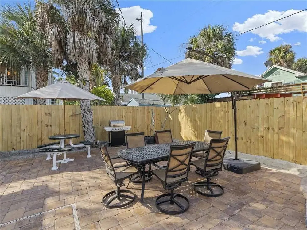 Mangrove Breeze, 3 Bedroom, Fenced Yard, Pets, Walk to Beach, Sleeps 10