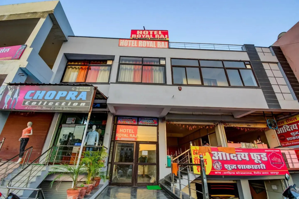 OYO Flagship 19036 Hotel Royal Raj