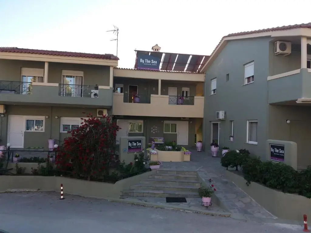 By the Sea Apartments-studios