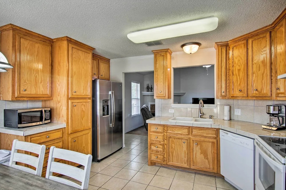 Pet-friendly Lubbock Home w/ Yard - 6 Mi to TTU