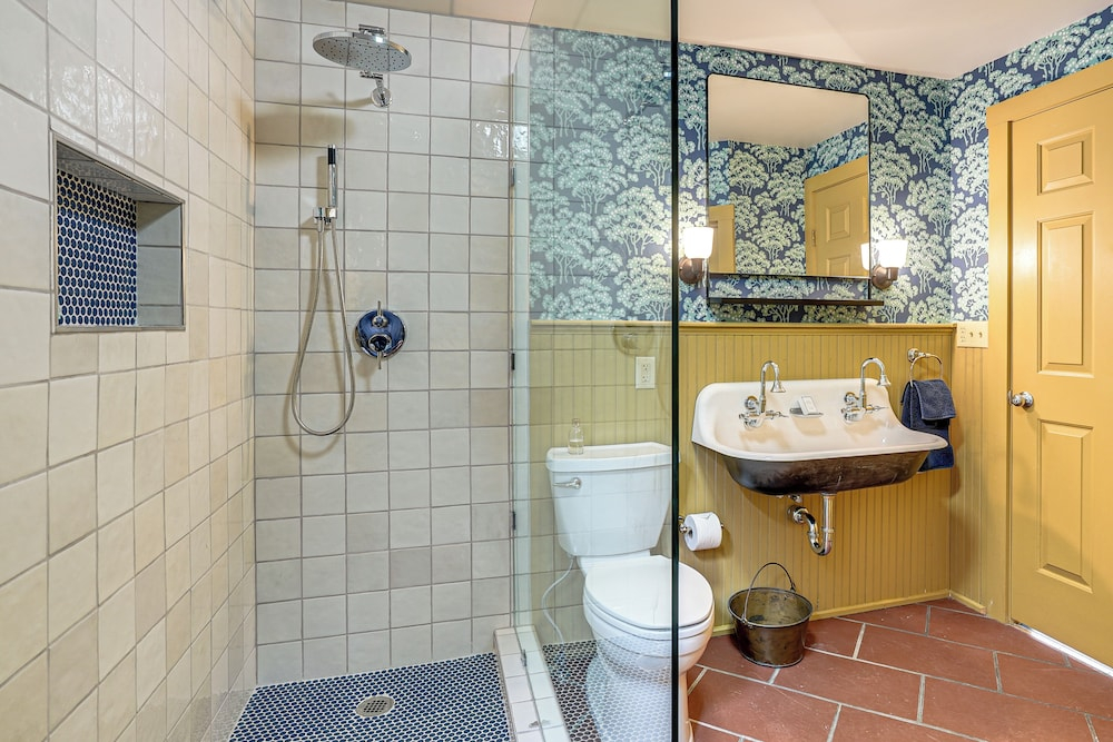 1 Block to Main St: 'second Street Carriage House'