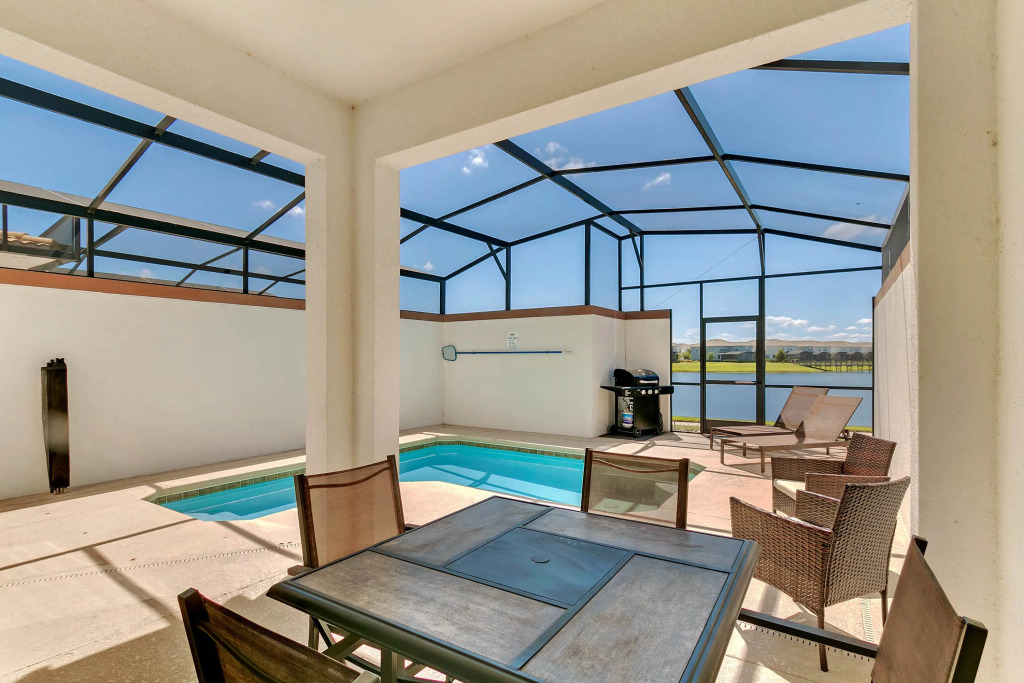 4 Bedrooms 3 Bathrooms Storey Lake 4863 Rc