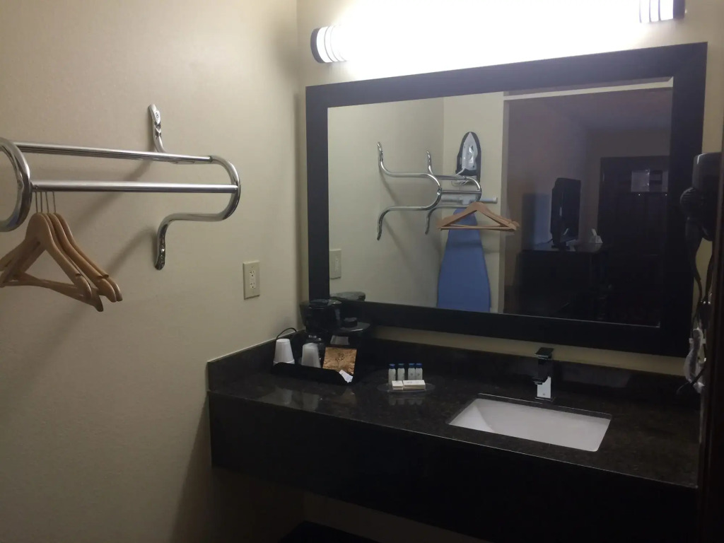 Boarders Inn & Suites by Cobblestone Hotels - Ashland City