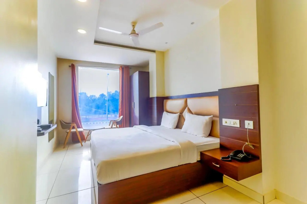 Fabhotel Nido