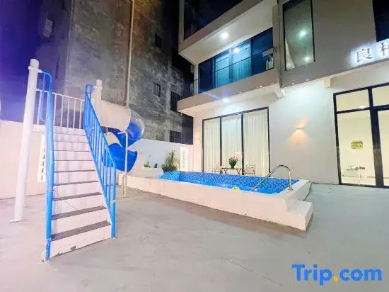 Liangqi Mountain House Homestay (Beihai Silver Beach)