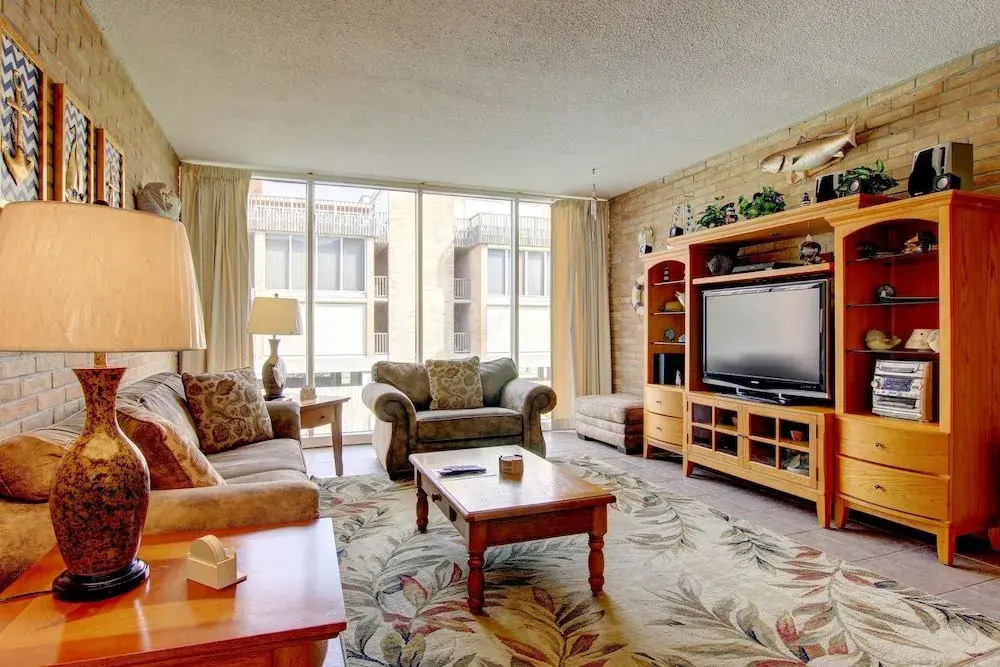 Channelview 106