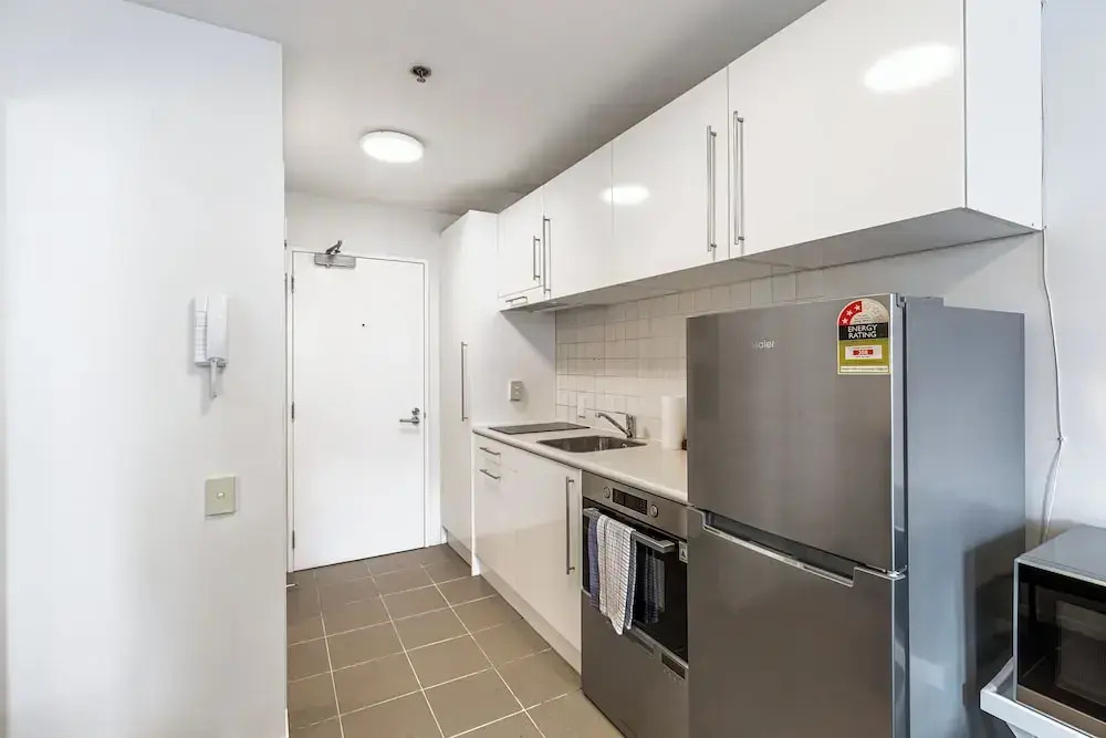 Cosy Central 1Br With Balcony!