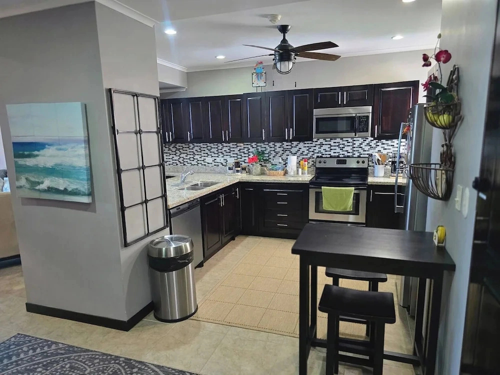Amazing oceanfront with access Crocs Resort