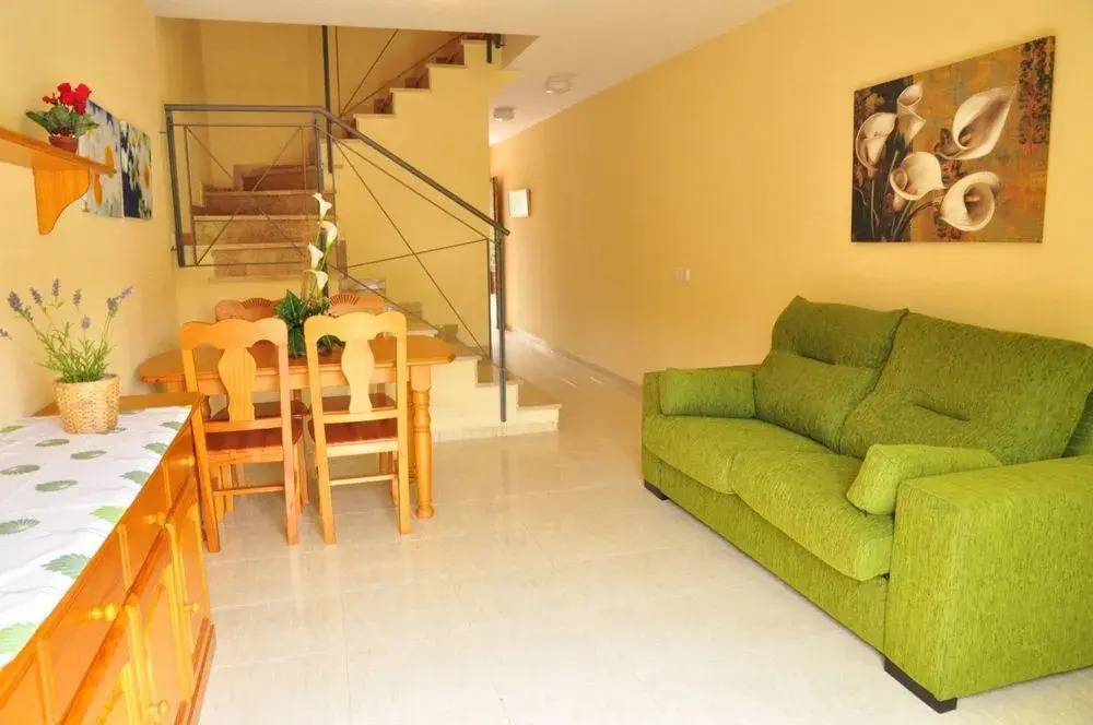 Cambrils Pool View House for 6 Guests