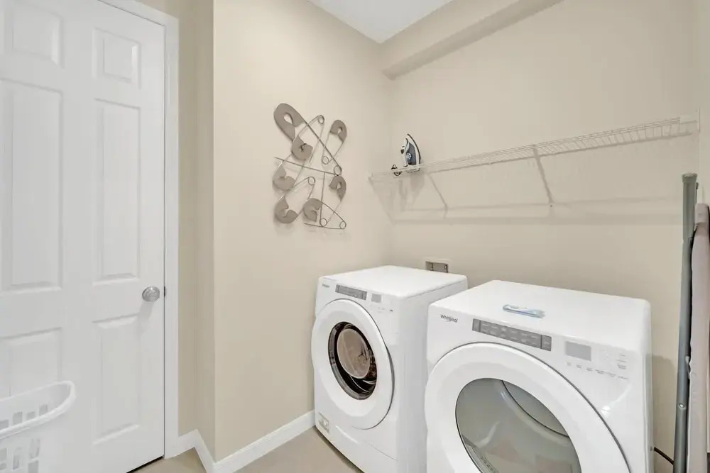 Family Resort - 9BR - Sleeps 19 - Private Pool Hot Tub Games Room and BBQ