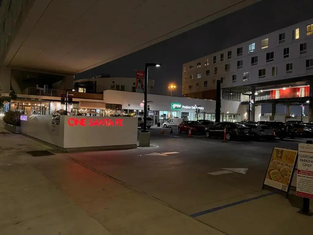 Perfect Apt w Parking in Arts District DTLA B4