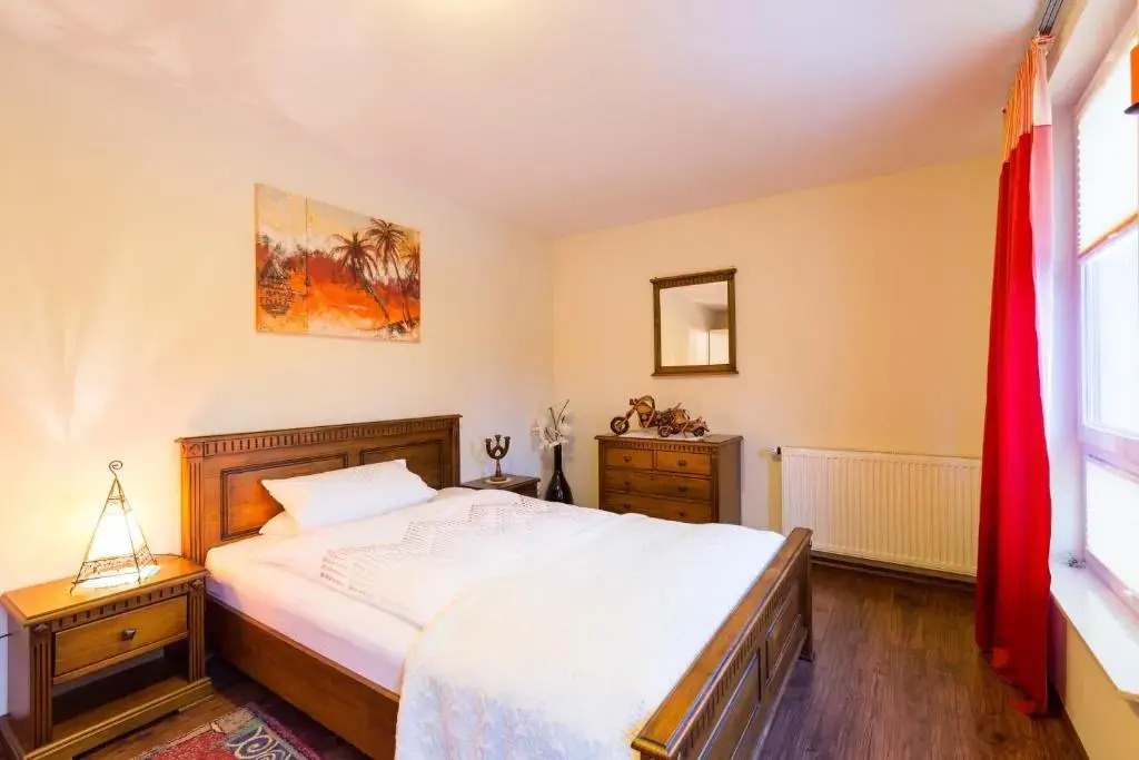 ZV2001 Private Apartments & Rooms near Exhibition Ground (room agency)