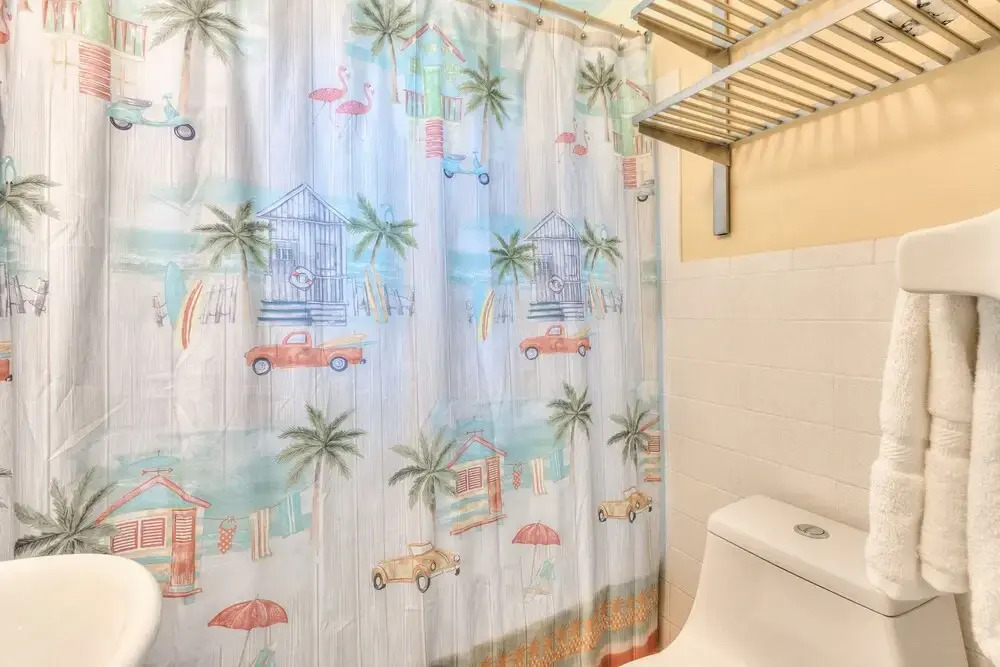 Tropic Terrace #22 - Beachfront Rental Studio Bedroom Condo by Redawning
