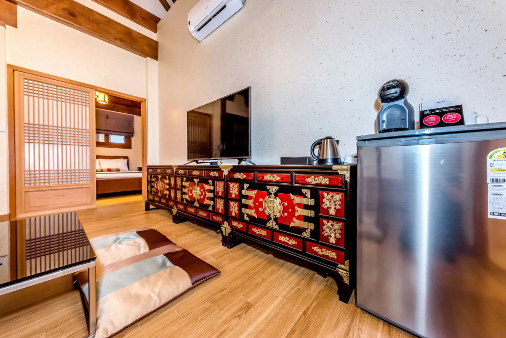 Jeju Hanok Hotel Hallagung