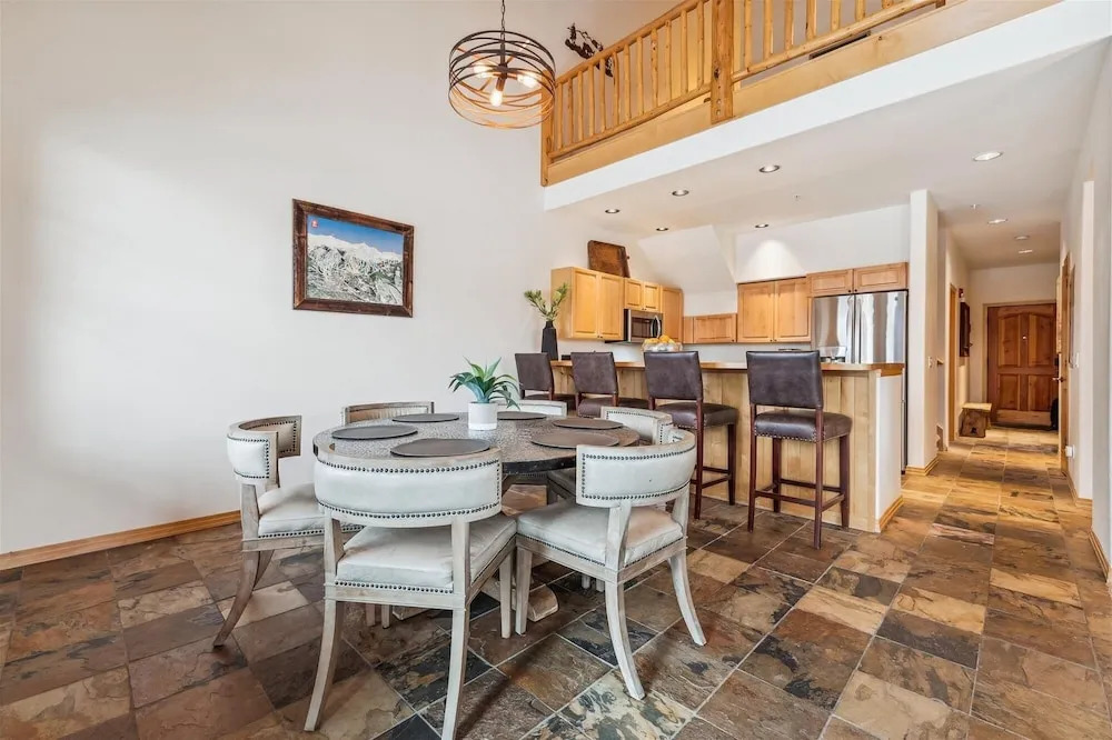 Corral 309w 3 Bedroom Condo by RedAwning