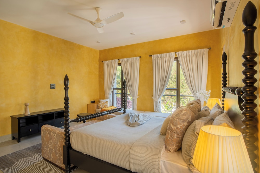 ELIVAAS Villa Paraiso 4 BHK with Pool & Bar