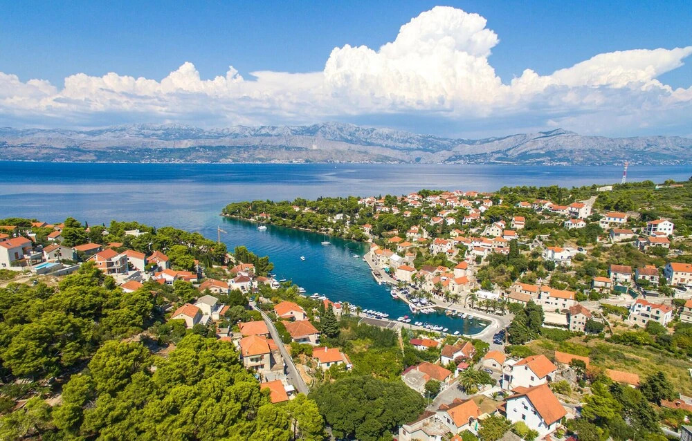 Awesome Apartment in Splitska With 2 Bedrooms and Wifi
