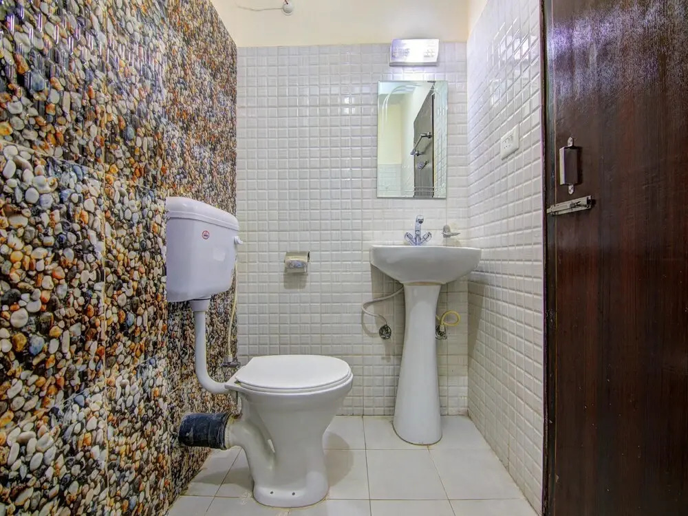 OYO 12862 Hotel Lamaz Residency