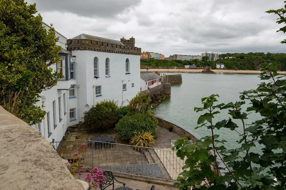 Laston Garden Apartment - Sea Views Large Terrace