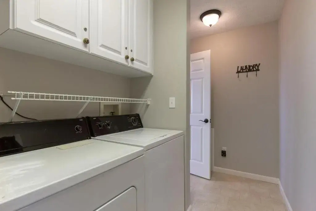 Kickback Kabin, 3 Bedrooms, Deck, Hot Tub, Pool Access, Sleeps 6