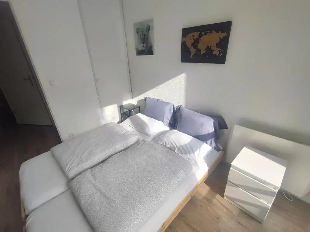 10 mins walk to metro,La Défense, renovated