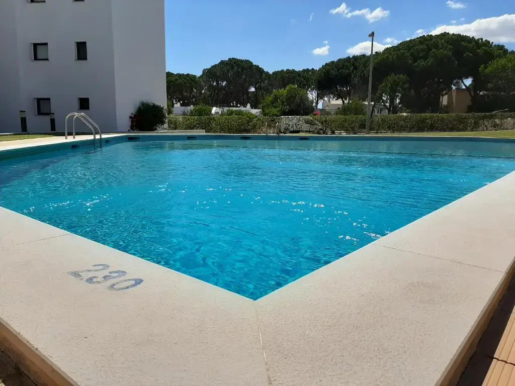 Tenis Golfmar 409A - pool view