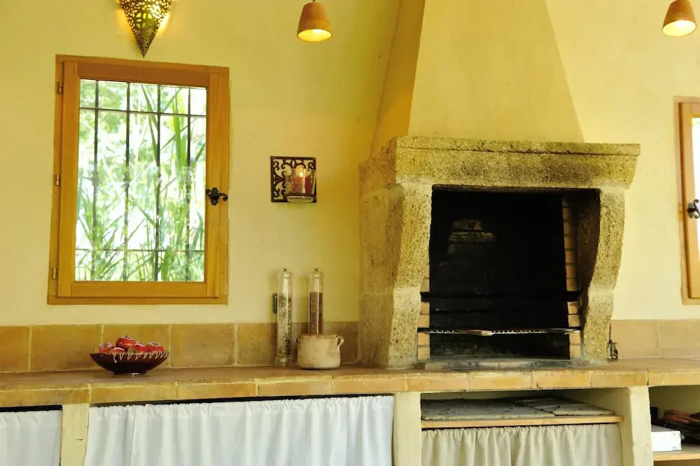 Mansion With 5 Bedrooms in Grans, With Pool Access, Furnished Garden a