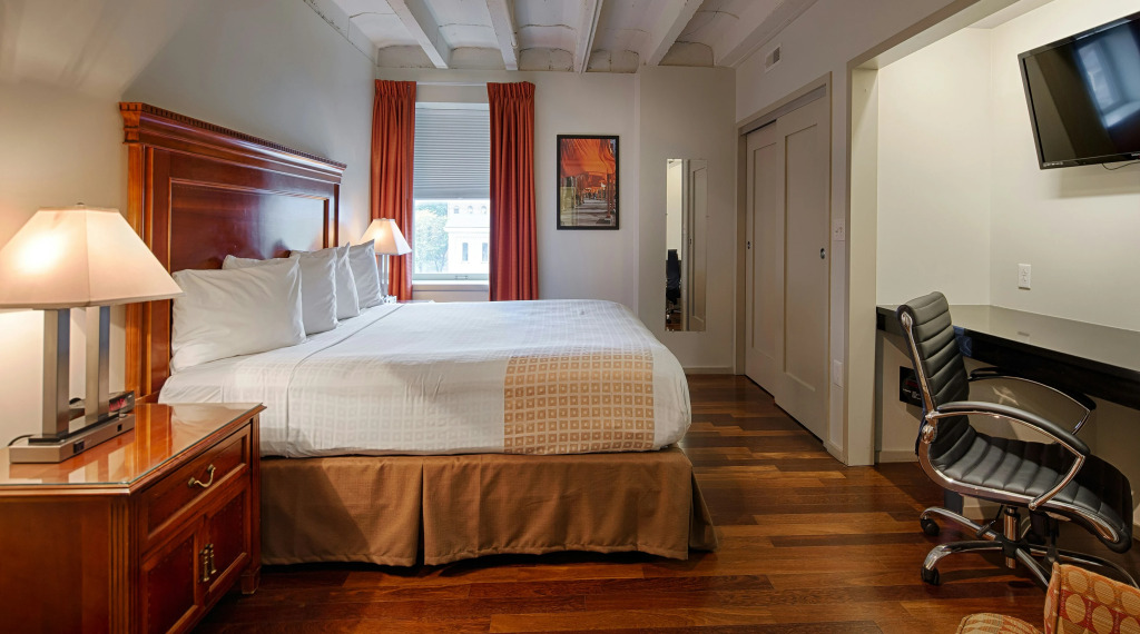 Grand Eastonian Hotel & Suites