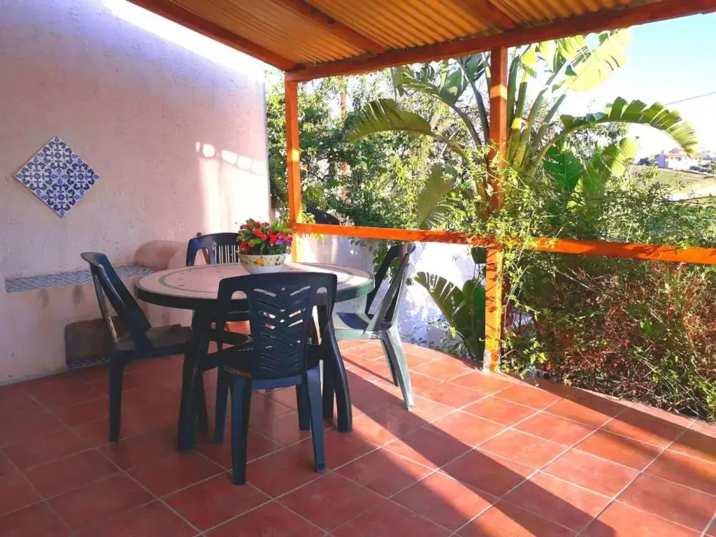 2 bedrooms house with city view enclosed garden and wifi at Ballata