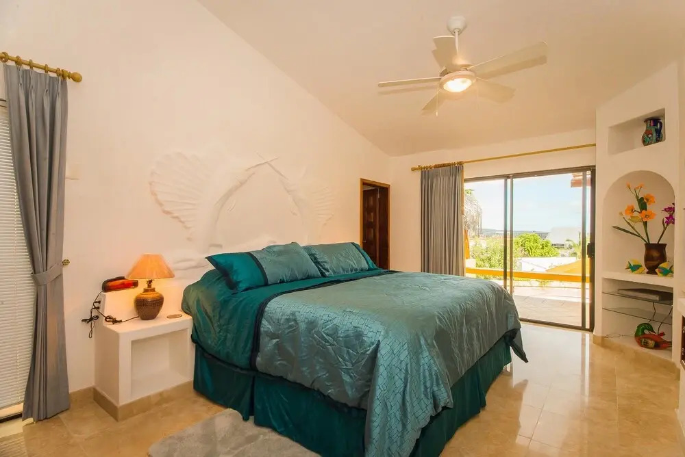 Walk to Cabo Marina & Downtown: Villa Mira Flores