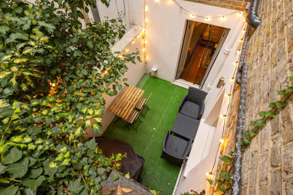 Niru 5-Star Hidden Secret on Earl's Court