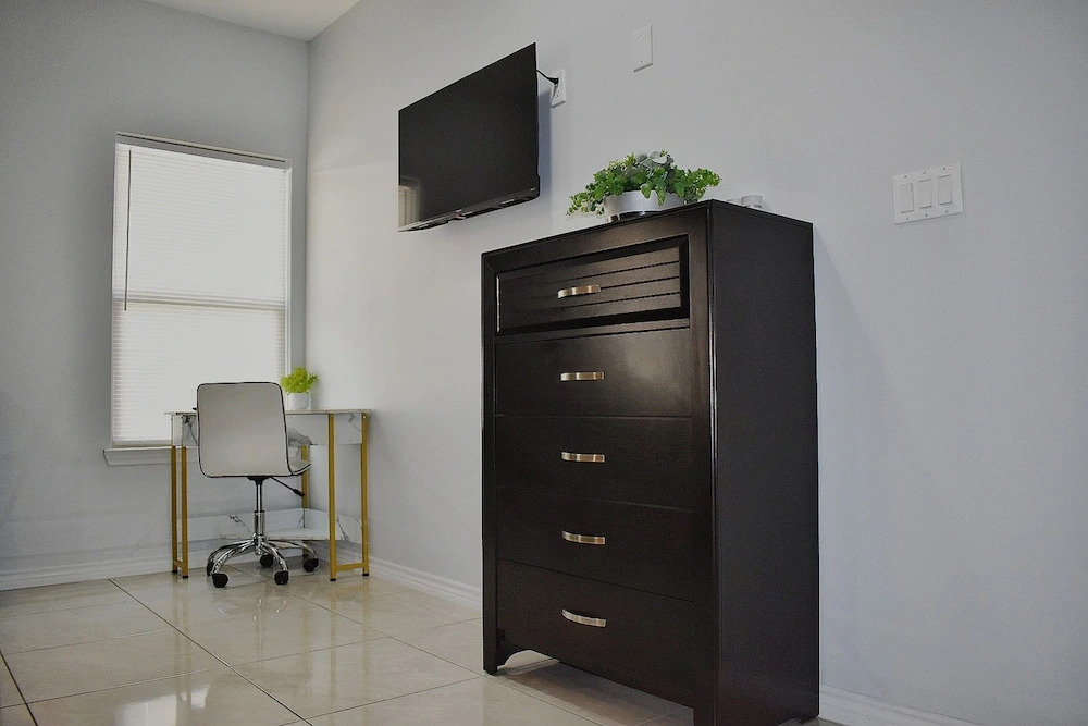 Elegant Apartment 10 min to Mercedes Outlets
