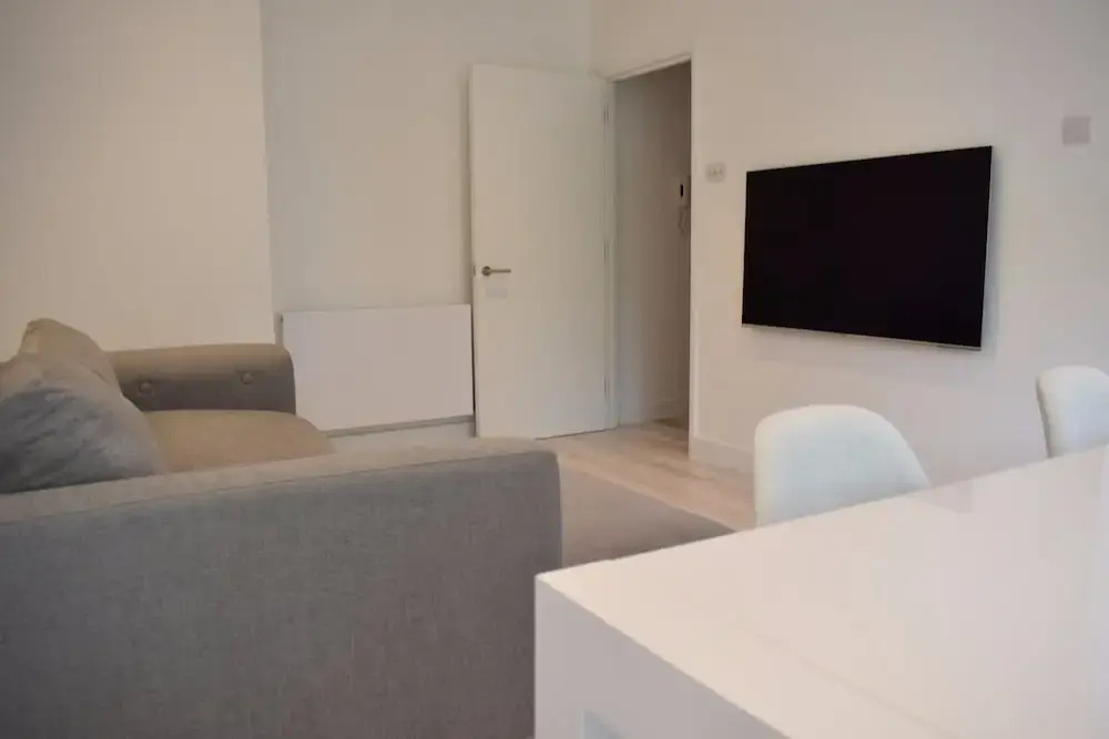 Stylish 2 Bedroom Apartment in Queen's Park
