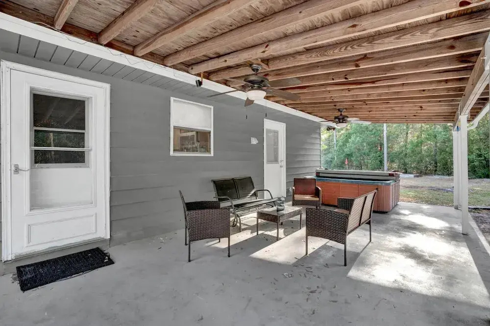 Uhost AI 4BR Retreat Hot Tub Firepit