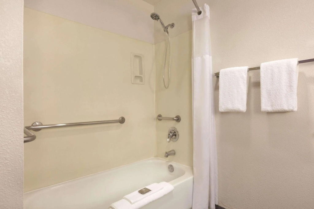 Country Inn & Suites by Radisson, Fresno North, CA