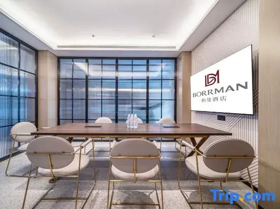 Guzhen Romantic Journey Hotel (Touzhi Building)