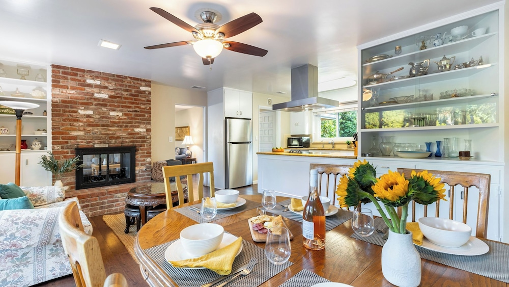 East Valley Manor by Avantstay Minutes to the Beach