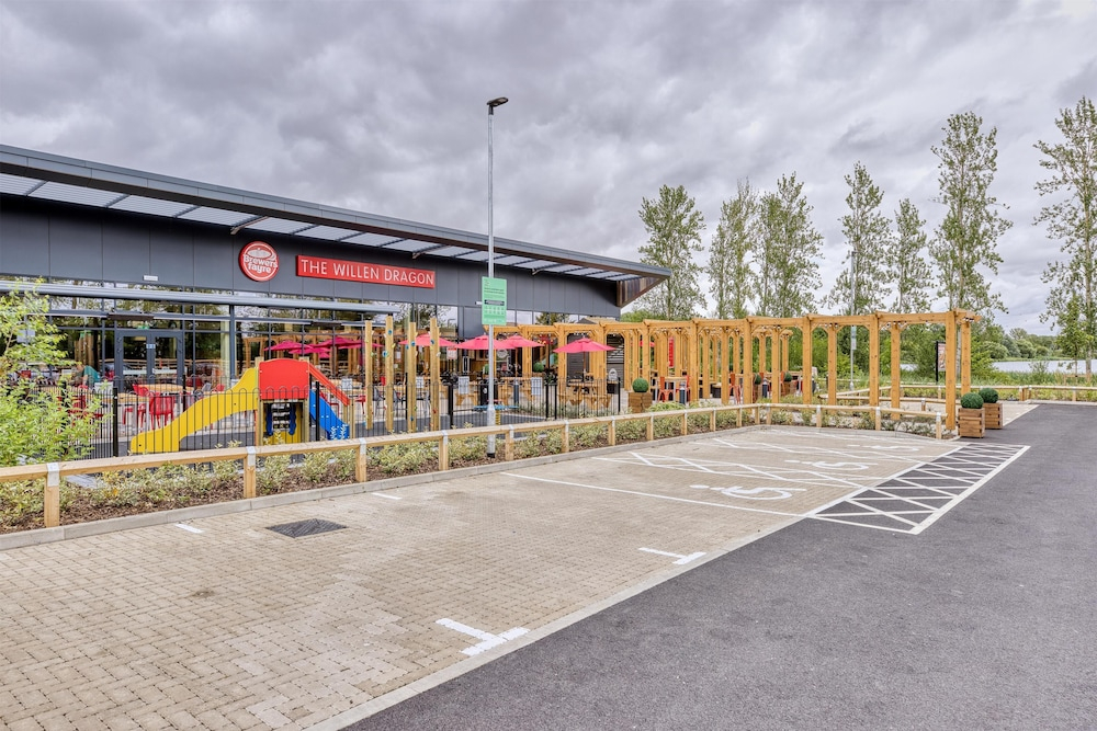 Premier Inn Milton Keynes - Willen Lake