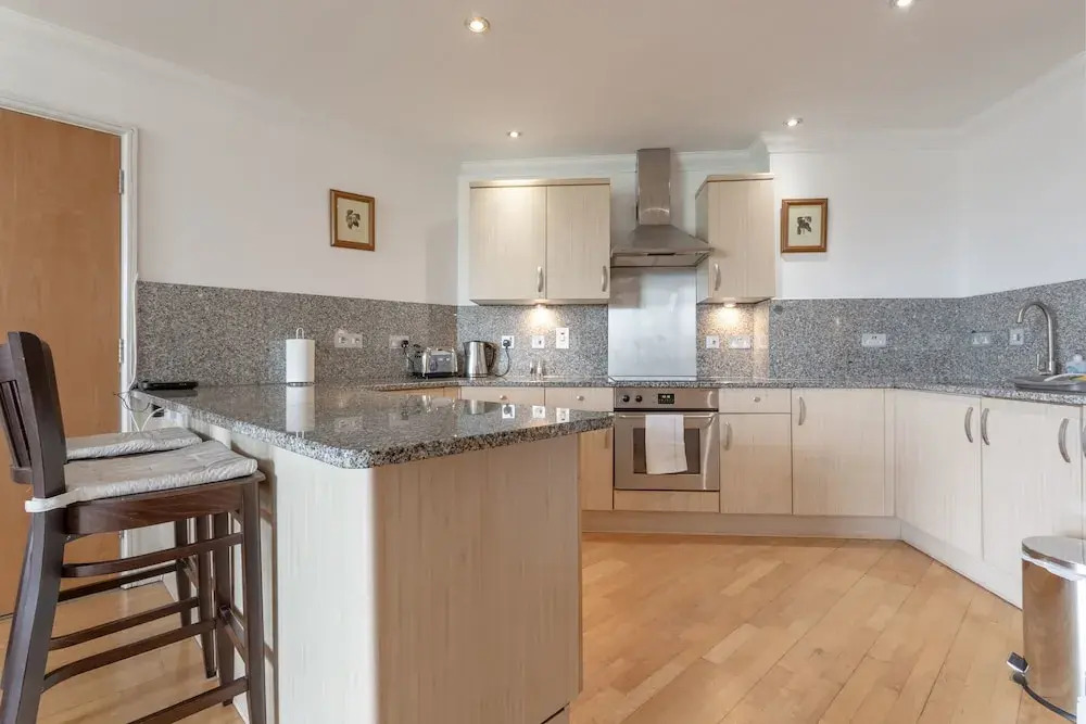 2 Bedroom Flat With Tower Bridge View